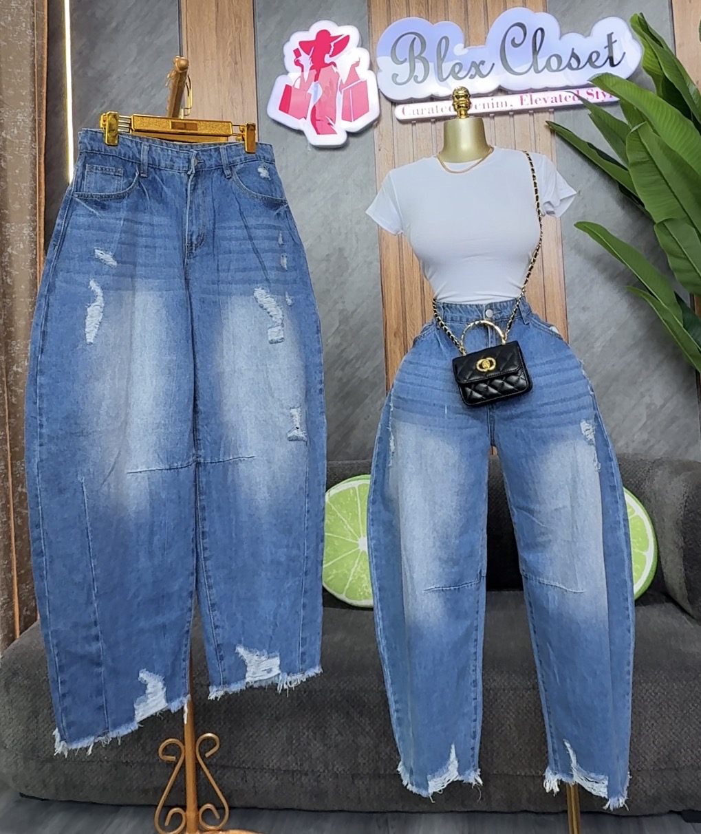 Ripped barrel jean